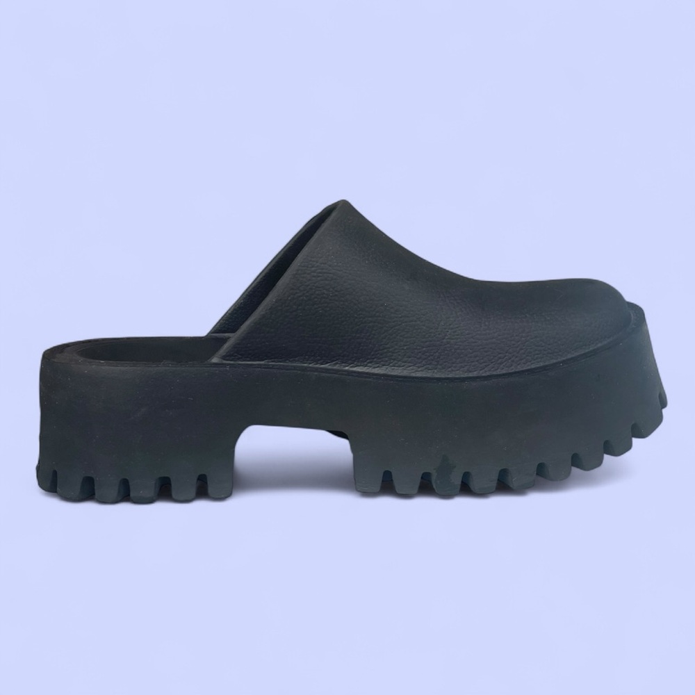 goth baddie chunky mule clogs